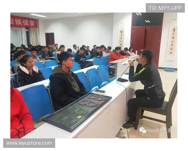 第四官员在足球比赛中的职责与判罚辅助规则详解