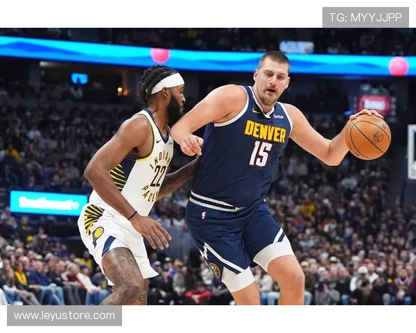 张伯伦背身单打压制约基奇 展现更高篮下效率